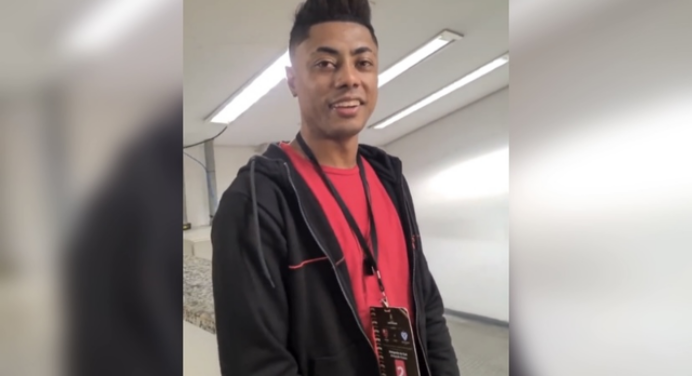 Bruno Henrique vai ao Maracanã e faz pedido aos companheiros para final da Libertadores