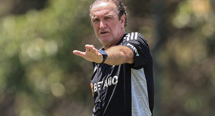 Cuca pode ter dois reforços importantes para jogo contra o Flamengo
