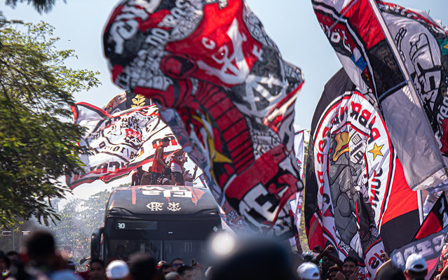 Manifestações pró-Bolsonaro impedem festa do Flamengo com torcedores; clube aguarda solução