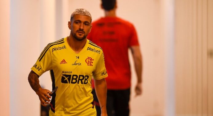 Dorival comanda treino de titulares do Flamengo neste sábado, com foco na final da Copa do Brasil