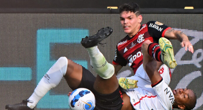 Chora, vice! Fernandinho diz que Flamengo teve dificuldades para ser campeão