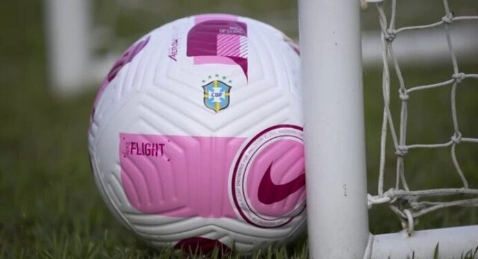 CBF lança bola especial em homenagem ao ‘Outubro Rosa’ para o Brasileirão