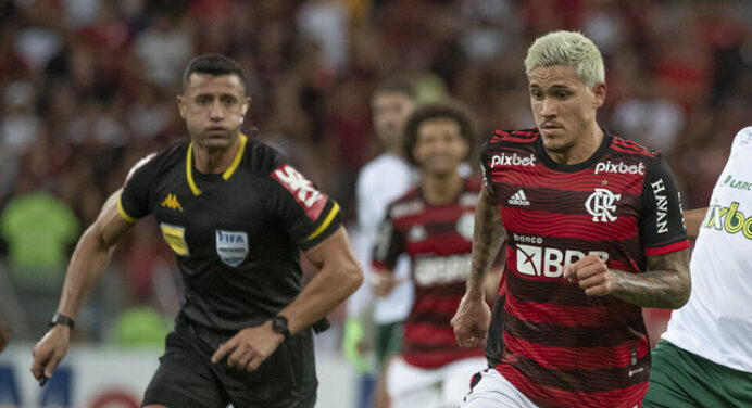 Árbitro da final da Copa do Brasil tem média alta de cartões amarelos por partida