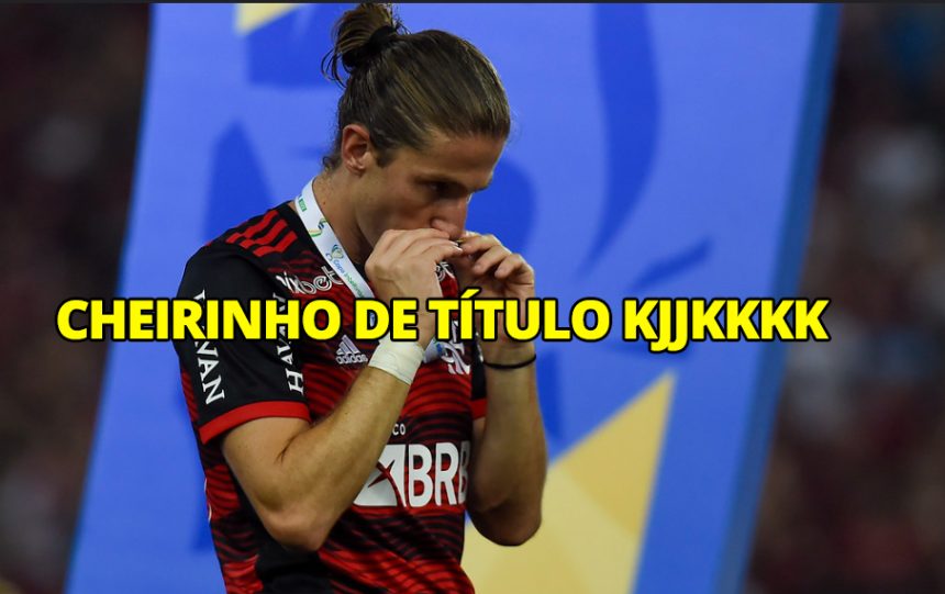 Filipe Luis com medalha de campeão da Copa do Brasil