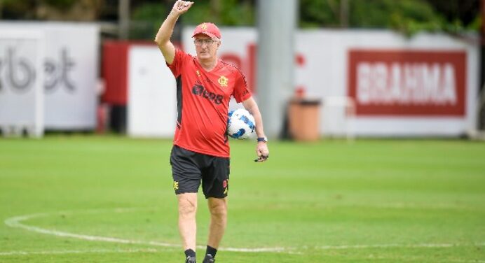 Sem alguns titulares, Flamengo divulga lista de relacionados para jogo contra Santos