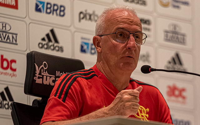 Dorival diz que Flamengo tem 5 zagueiros de alto nível e afirma: “Passam segurança”