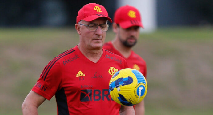 Dorival Júnior avalia desempenho dos garotos da base em jogo contra Atlético-MG