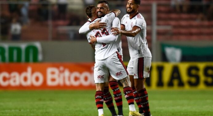 Dorival vê jogadores corresponderem e ganha opções no Flamengo para final da Libertadores