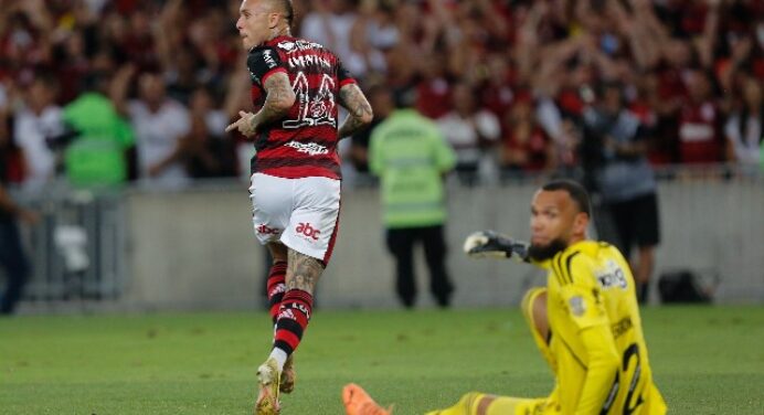 Flamengo chega para final contra Corinthians invicto em outubro