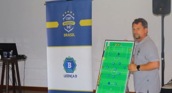 Ex-Flamengo, Fábio Matias dá aula para técnicos na CBF