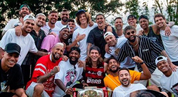Filipe Luís vai a churrasco do título com uniforme do Flamengo