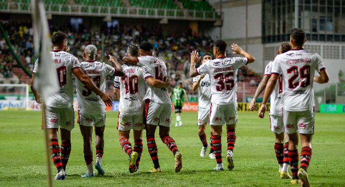 Flamengo vence o América-MG, emplaca 3 vitórias seguidas e se firma no G4 do Brasileirão