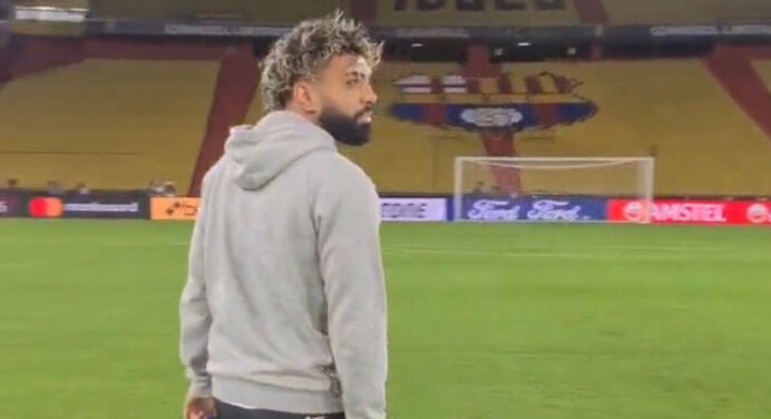 Predestinado! Gabigol faz reconhecimento de gramado antes de final da Libertadores