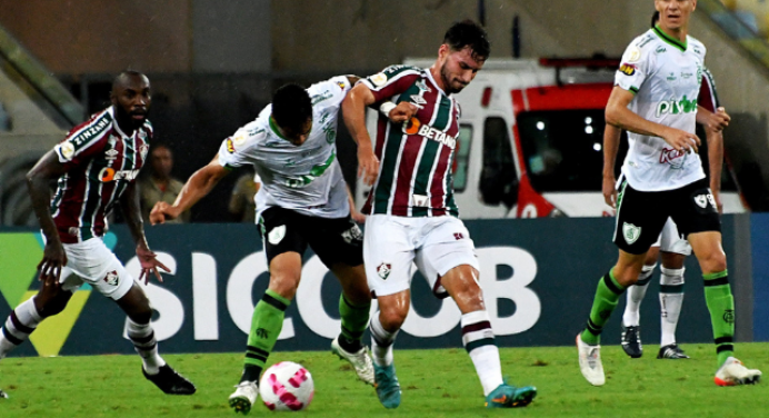 Fluminense perde para o América-MG, e Flamengo confirma permanência no G-4 do Brasileirão