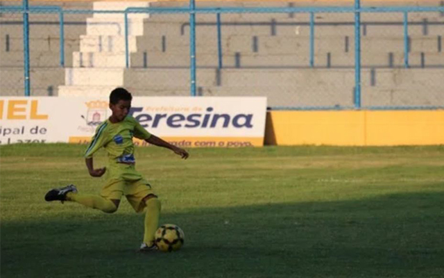 “Dei aquela paradinha”: menino sub-11 se inspira em Rodinei em cobrança de pênalti no Piauí