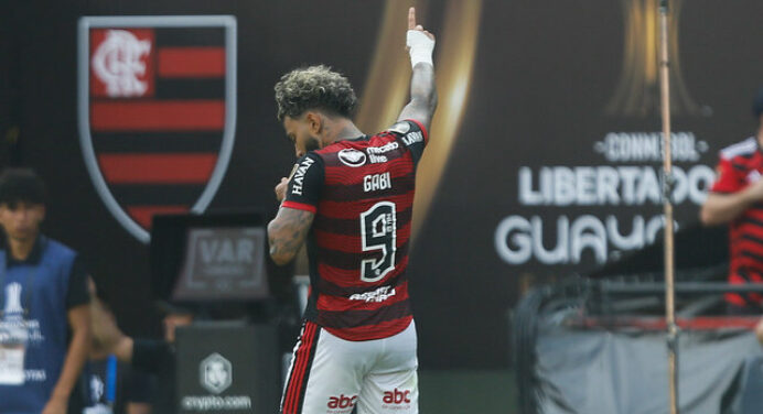 Rei da Libertadores! Gabigol marca em mais uma final e leva rubro-negros à loucura