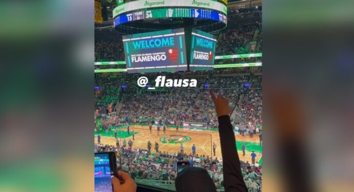 Jogo da NBA tem telão parabenizando Flamengo por títulos