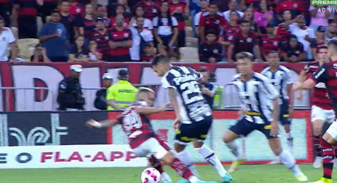 CBF divulga áudio do VAR de lance polêmico em Flamengo x Santos; pênalti em Cebolinha não foi revisado