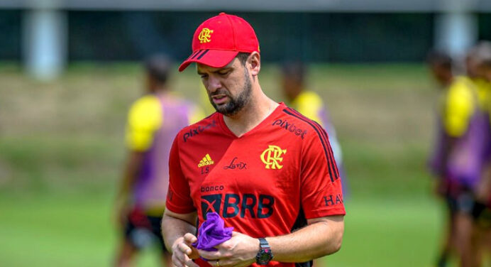 Auxiliar de Dorival tem esboço de escalação com reservas para Cuiabá x Flamengo
