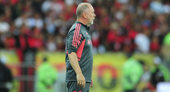 Mano Menezes ironiza críticas à retranca do Inter contra o Flamengo: “Na Europa, acham bonito”