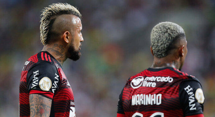 Vidal revela motivo de entregar bola para Marinho cobrar pênalti contra Cuiabá