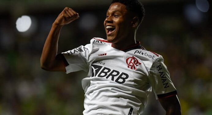“Ninguém segura”: Matheus França marca mais um gol pelo Flamengo e empolga torcedores