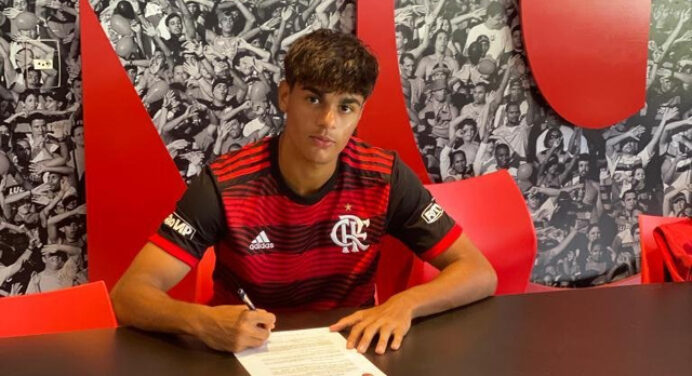 Com multa milionária, Flamengo fecha contrato com atacante norte-americano