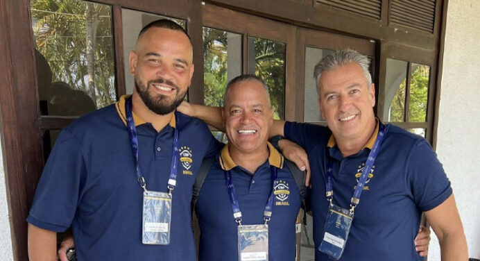 Preparador de goleiros de Paulo Sousa segue no Brasil e faz curso na CBF