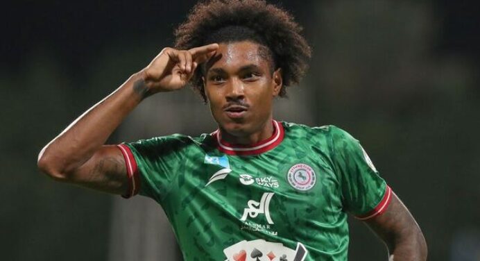 Ex-Flamengo, Vitinho marca segundo gol pelo Al Ettifaq; veja vídeo