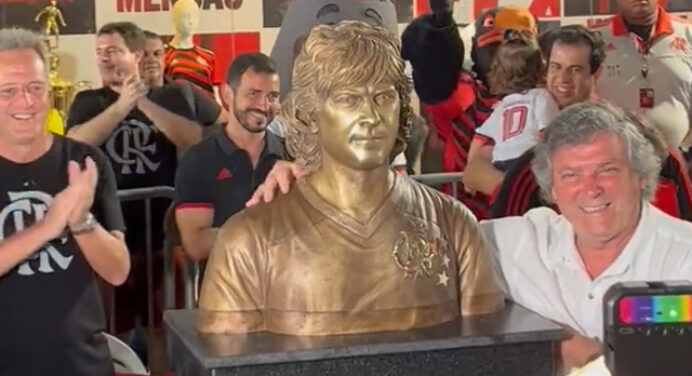 Flamengo inaugura busto de ídolo na Gávea
