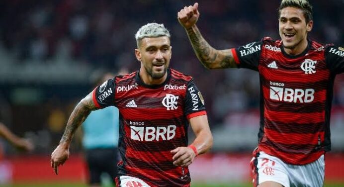 Flamengo negocia parceria milionária com empresa de cabos e fios para manga da camisa