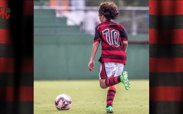 Ex-jogador do Flamengo vibra após filho ser relacionado para jogo