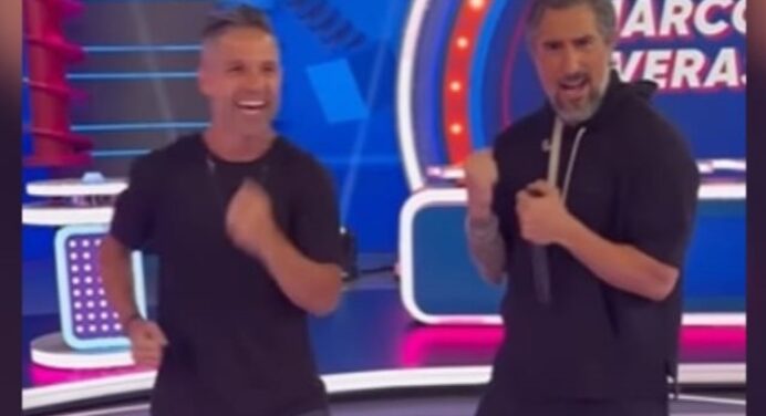 Diego grava programa na TV Globo e faz dancinha ao lado de Marcos Mion