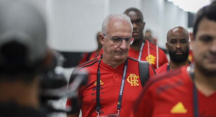 Diretoria do Flamengo não libera anúncio oficial da saída de Dorival Júnior