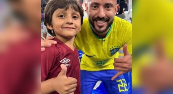 Muito fã? Filho de Germán Cano chama Everton Ribeiro para foto no Catar