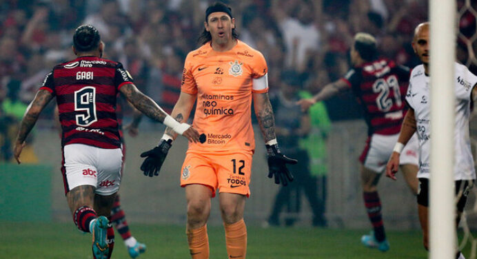 Flamengo reencontra Corinthians para manter tabu de 7 anos