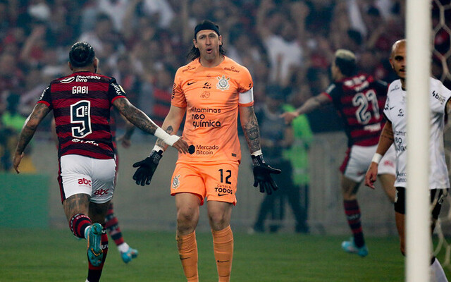 Flamengo reencontra Corinthians para manter tabu de 7 anos