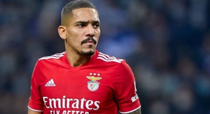 Gilberto decide sair do Benfica, e Flamengo avalia contratar lateral direito