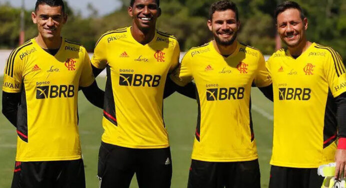 Quarteto de goleiros do Flamengo é modificado e espera reforço para 2023