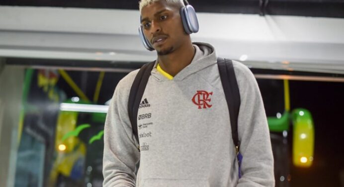 “Chutou é gol”: Atuação de Hugo Souza contra Juventude revolta torcida do Flamengo