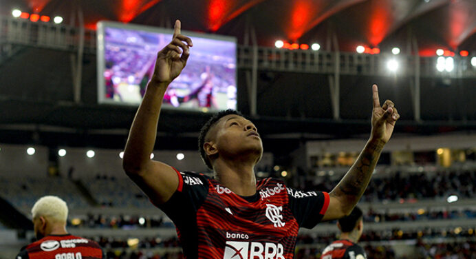 Matheus França vira ‘goleador’ e tem boa média de gols em reta final do Flamengo