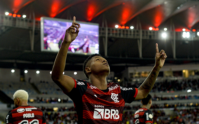 Matheus França vira ‘goleador’ e tem boa média de gols em reta final do Flamengo