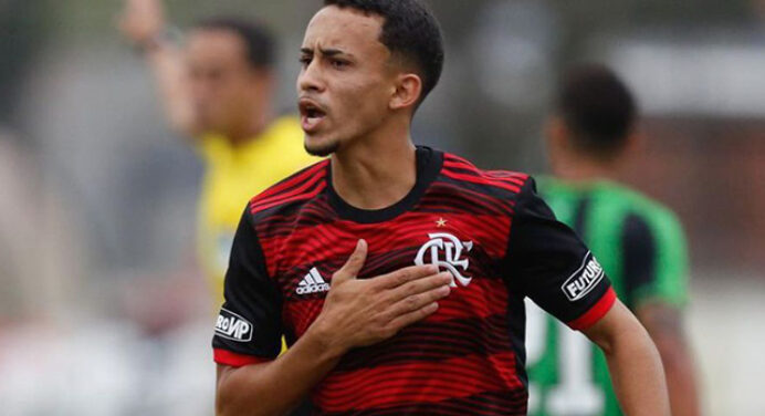 Joia do Sub-20 do Flamengo aplica drible ‘desconcertante’ em jogador do Ceará na Copa do Brasil