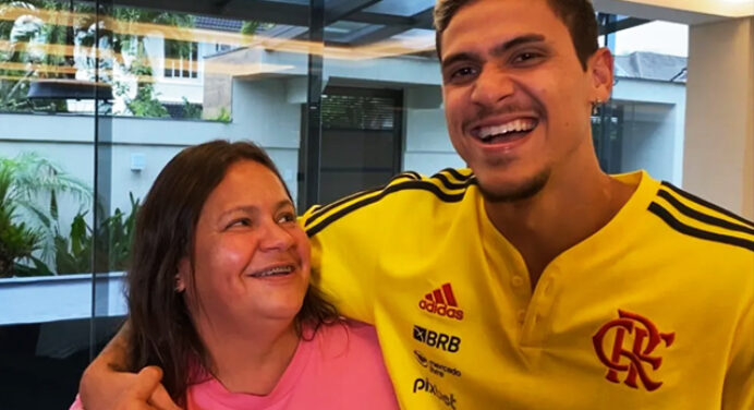 Mãe de Pedro desabafa e comemora convocação do atacante antes da hora: “Meu choro é de alegria”