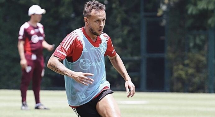 Ex-Flamengo, Rafinha será comentarista de TV em jogos da Copa do Mundo