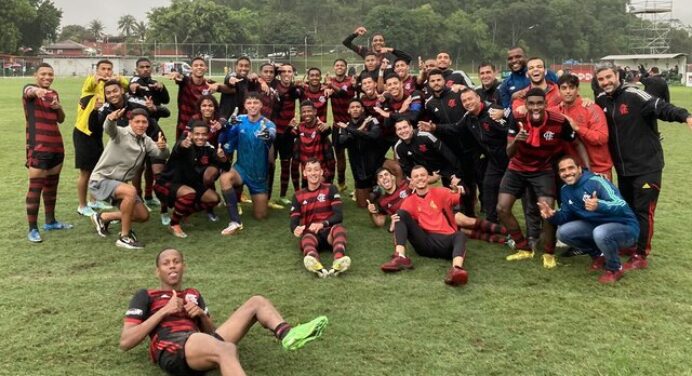 Flamengo vence Fluminense com golaço de craque e avança à final do Carioca Sub-17; veja lance