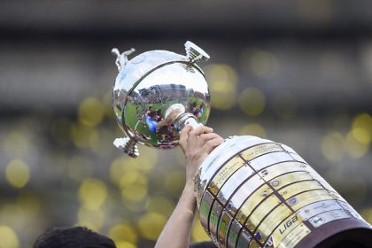 Troféu da Libertadores com o Flamengo