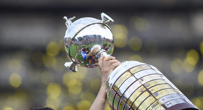 Conmebol estuda novas opções para incluir campeões em troféu da Libertadores