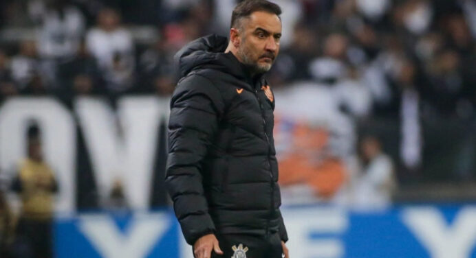 Advogados esportivos garantem que Vítor Pereira já pode assinar com Flamengo, antes de deixar Corinthians