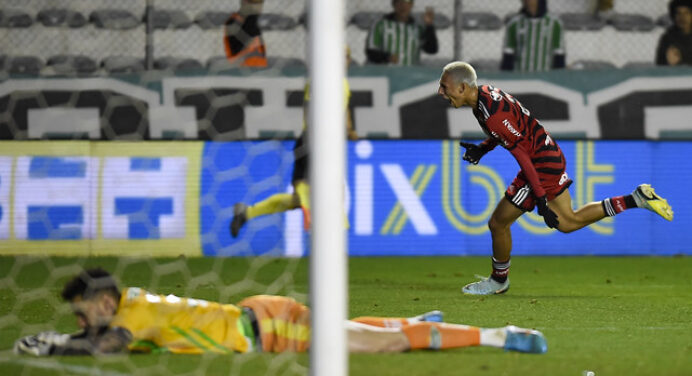 Técnico do Flamengo avalia desempenho dos garotos da base no empate com Juventude